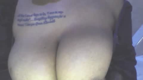 Snapshot of trinahluicy chatting on April 11, 2026, 8:18 am trinahluicy online show from April 11, 2026, 8:18 am