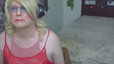 Trina Tushy Deluxe online show from September 28, 2025, 3:01 am