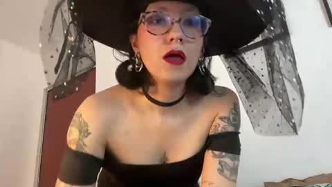 Snapshot of trinitysecrets chatting on October 26, 2025, 6:03 pm trinitysecrets online show from October 26, 2025, 6:03 pm