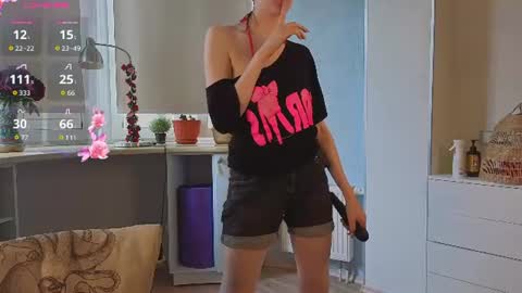 Snapshot of trishdelafontaine chatting on July 11, 2026, 4:04 am Viola online show from July 11, 2026, 4:04 am