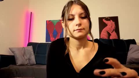 trixibell online show from September 18, 2025, 4:25 am