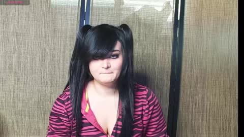 trixiedoescamcam online show from January 27, 2025, 2:24 pm