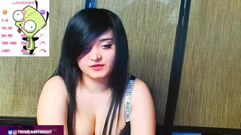 trixiedoescamcam online show from September 29, 2025, 6:02 pm