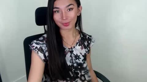 trixieliciouss online show from October 13, 2025, 3:12 pm