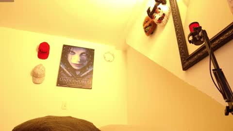 trixx_01 online show from November 9, 2025, 9:07 am