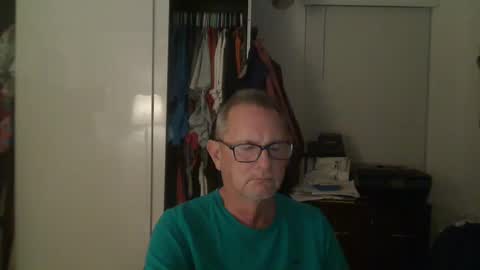 Snapshot of troffer1020 chatting on February 4, 2025, 4:37 am Troffer online show from February 4, 2025, 4:37 am