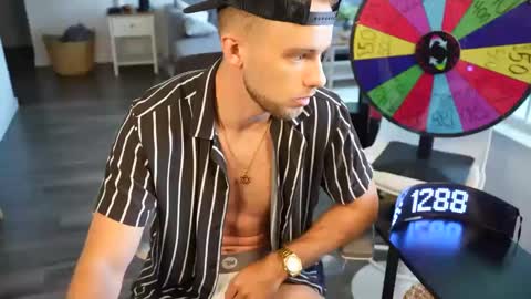 Snapshot of troy_greenxo chatting on September 29, 2025, 9:08 pm Troy Green online show from September 29, 2025, 9:08 pm