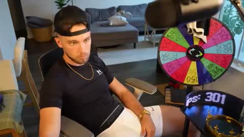 Snapshot of troy_greenxo chatting on October 20, 2025, 9:37 pm Troy Green online show from October 20, 2025, 9:37 pm