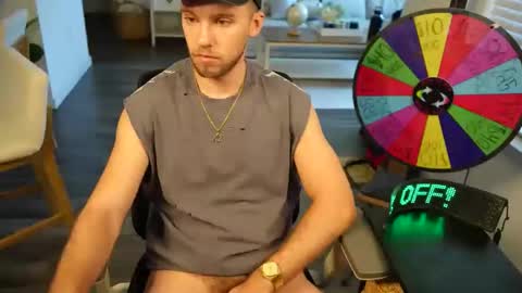 Snapshot of troy_greenxo chatting on April 17, 2026, 9:40 pm Troy Green online show from April 17, 2026, 9:40 pm