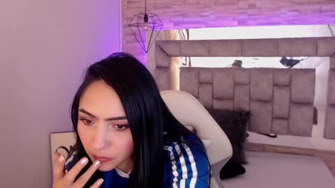 Snapshot of truelove_art chatting on February 20, 2025, 2:57 pm online show from February 20, 2025, 2:57 pm
