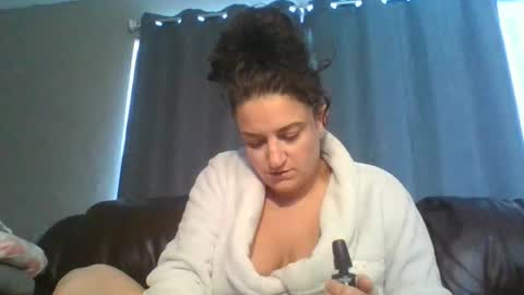 Snapshot of truemilfbella chatting on February 19, 2025, 2:34 pm Nextdoor Bella online show from February 19, 2025, 2:34 pm