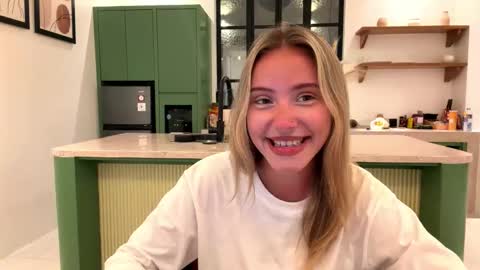 Snapshot of trulamorella chatting on January 15, 2026, 11:26 am Mia online show from January 15, 2026, 11:26 am