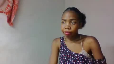 tsaralaza online show from October 13, 2025, 3:23 pm