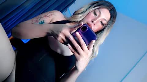 Julian online show from December 2, 2025, 8:59 pm