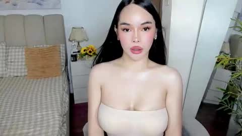 Snapshot of tspearlofasia chatting on April 21, 2026, 6:52 am Graciella online show from April 21, 2026, 6:52 am