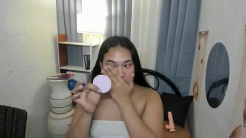 Karen Oquio online show from November 25, 2025, 5:40 am