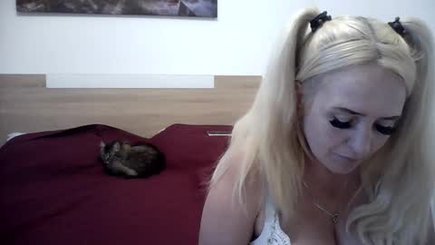 Snapshot of ttrnynela chatting on September 20, 2025, 6:14 am Ttrnynela online show from September 20, 2025, 6:14 am