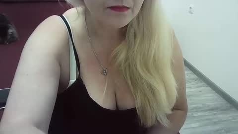 Snapshot of ttrnynela chatting on October 21, 2025, 6:58 am Ttrnynela online show from October 21, 2025, 6:58 am