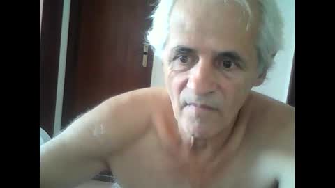 Snapshot of tuamigo8a chatting on February 17, 2025, 3:42 pm Siveomeves online show from February 17, 2025, 3:42 pm