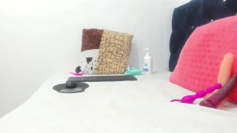 tutty_sweet online show from December 18, 2024, 10:24 pm