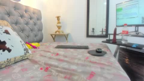 tutty_sweet online show from December 31, 2024, 2:40 am