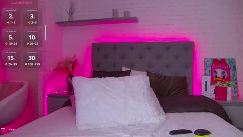 Hallie online show from December 19, 2025, 1:34 am