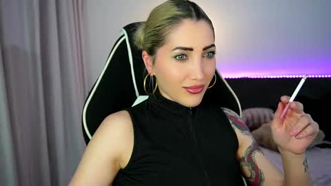 Snapshot of tweety_twist chatting on May 12, 2026, 9:23 pm MayCarrey online show from May 12, 2026, 9:23 pm