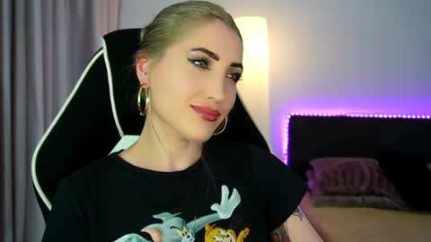 Snapshot of tweety_twist chatting on May 24, 2026, 10:04 pm MayCarrey online show from May 24, 2026, 10:04 pm