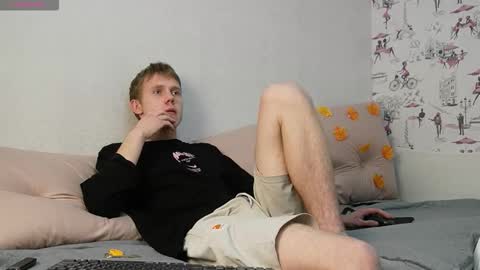 Snapshot of twelveeek chatting on November 2, 2025, 7:05 pm Angus online show from November 2, 2025, 7:05 pm