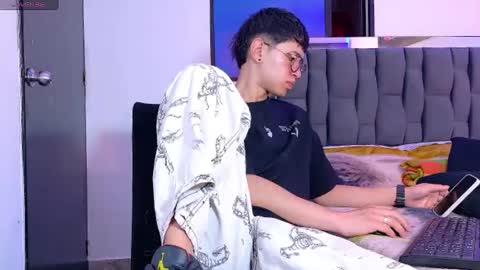 Snapshot of twink_daren chatting on June 19, 2026, 7:50 pm Mr Daren online show from June 19, 2026, 7:50 pm