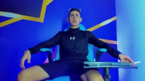 twink_scott19 online show from November 12, 2025, 12:16 pm