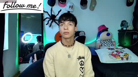 Snapshot of twink_sebas_ chatting on December 5, 2024, 8:55 pm Bad boy sebastian online show from December 5, 2024, 8:55 pm