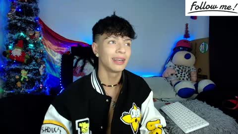 Snapshot of twink_sebas_ chatting on December 17, 2024, 4:45 am Bad boy sebastian online show from December 17, 2024, 4:45 am