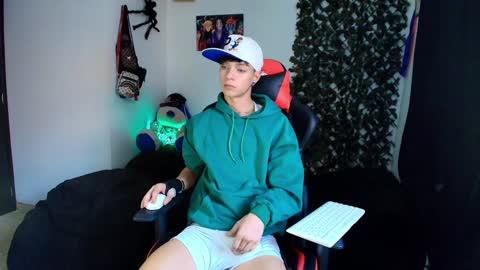 Snapshot of twink_sebas_ chatting on February 8, 2025, 9:36 pm Bad boy sebastian online show from February 8, 2025, 9:36 pm