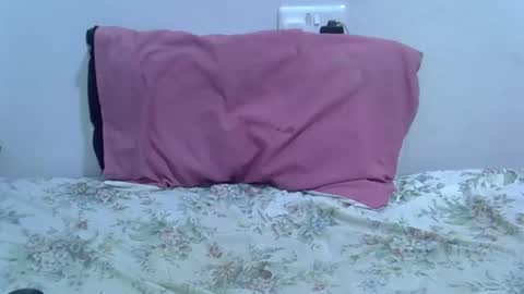 BABY TIA online show from September 19, 2025, 2:18 pm