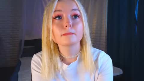 twinklefluff online show from March 7, 2025, 4:24 am