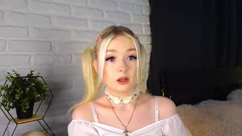 twinklefluff online show from October 1, 2025, 3:51 pm