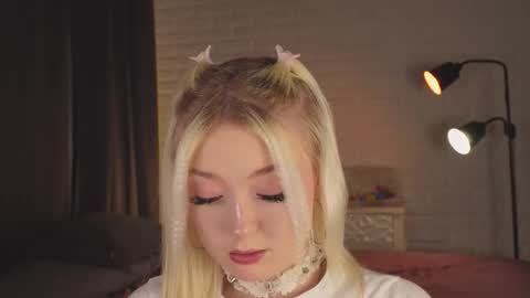 twinklefluff online show from October 19, 2025, 4:07 pm