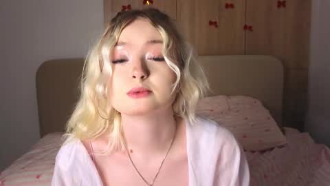 twinklefluff online show from January 7, 2026, 4:09 pm