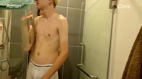 Snapshot of twinks_inlove chatting on September 28, 2025, 12:10 pm Adrian Chris vers online show from September 28, 2025, 12:10 pm