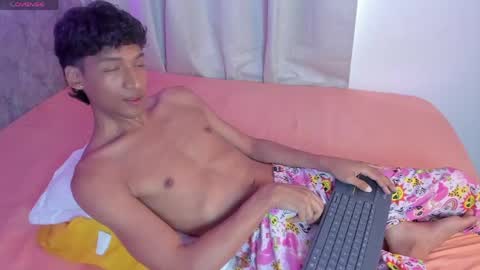 twinksboys_23 online show from April 28, 2026, 1:49 pm