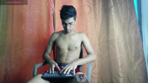 twinksecrets_ online show from May 9, 2026, 11:48 am
