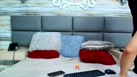 twinslovers_ online show from October 2, 2025, 7:54 pm