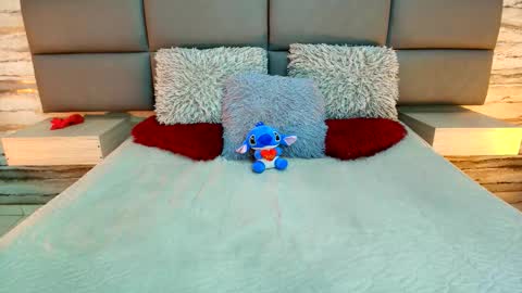 twinslovers_ online show from October 16, 2025, 9:38 pm