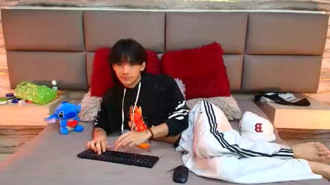 twinslovers_ online show from October 17, 2025, 9:50 pm