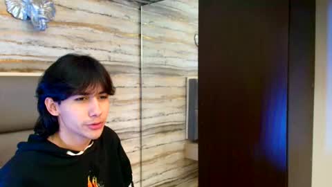 twinslovers_ online show from November 4, 2025, 10:20 pm