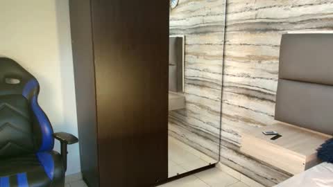 twinslovers_ online show from December 15, 2025, 3:33 am