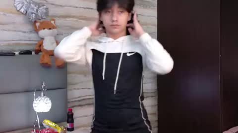twinslovers_ online show from June 12, 2026, 4:55 am