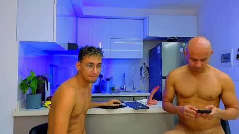 twoboyshot24 online show from May 5, 2026, 9:39 am