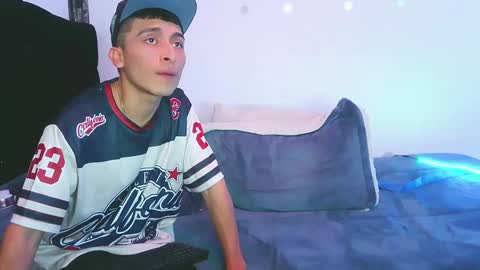 twoguysshohot online show from September 10, 2025, 1:05 am